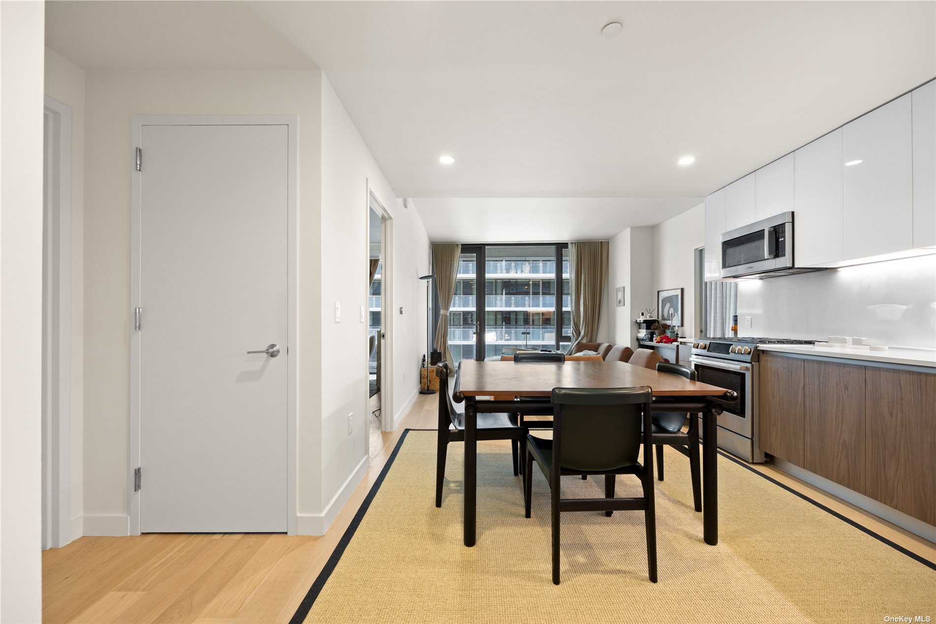 Property for Sale at 40th Road 12F, Flushing, Queens, NY - Bedrooms: 2 
Bathrooms: 2 
Rooms: 5  - $1,050,000