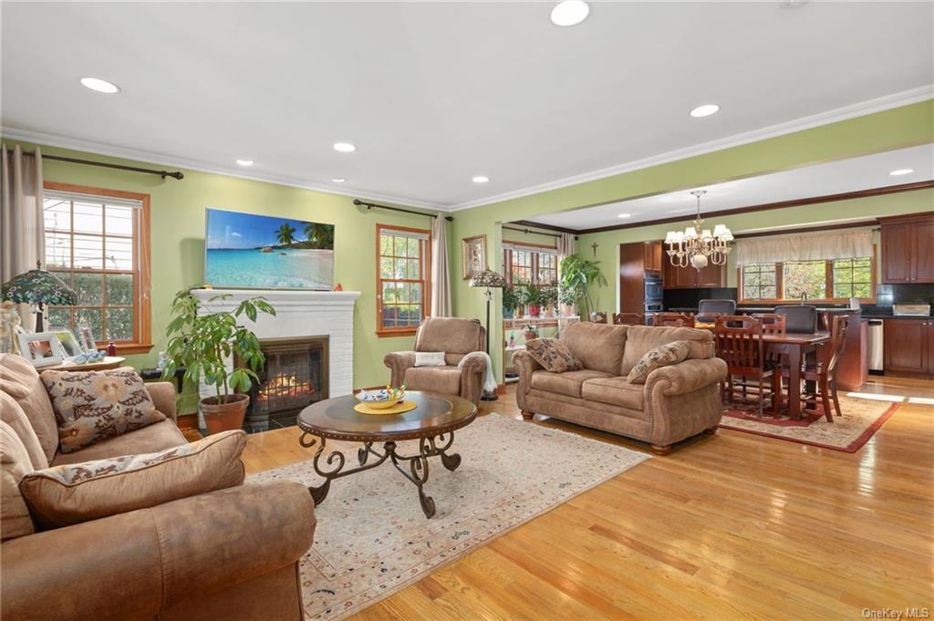 Photo 11 of 36 of 35 John Alden Road house