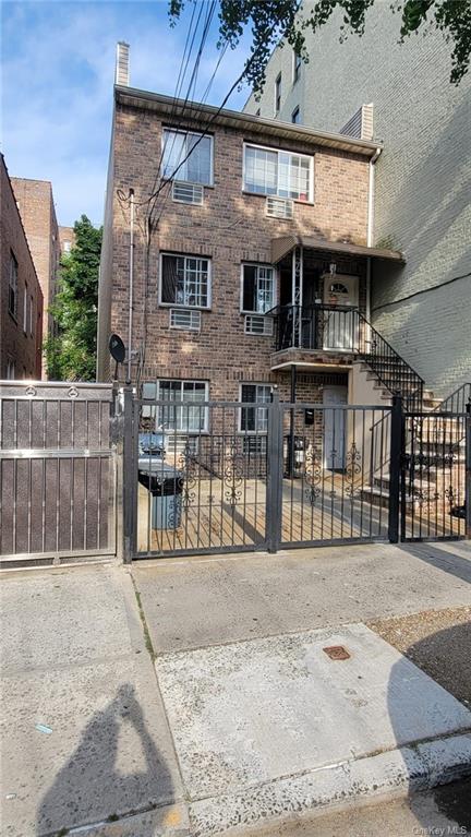 2722 Wallace Avenue, Bronx, New York - 9 Bedrooms  
6 Bathrooms - 