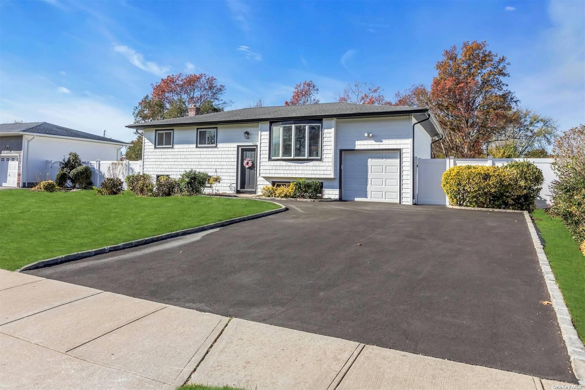 54 Wicks Path, Commack, New York image 3