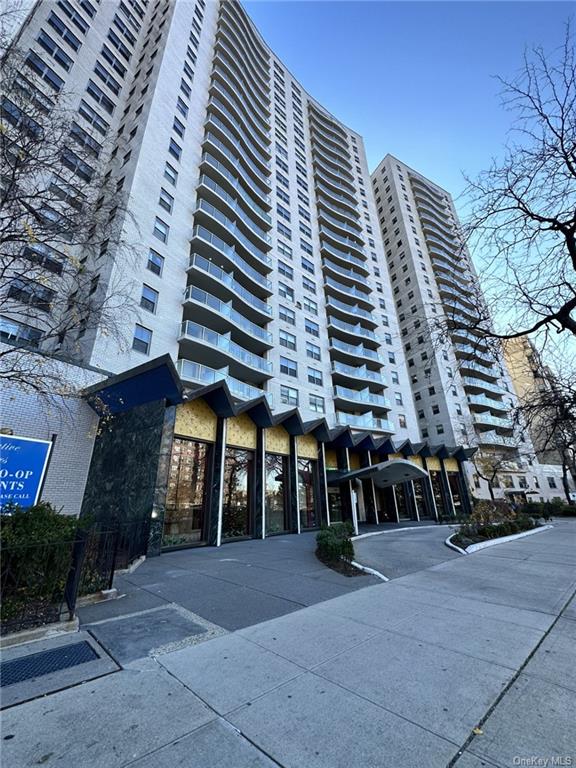 1020 Grand Concourse 14D, Bronx, New York - 1 Bedrooms  
1 Bathrooms  
4 Rooms - 