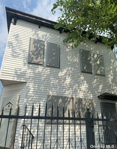 15401 109th Avenue, Jamaica, Queens, NY - 4 Bedrooms  
2 Bathrooms  
6 Rooms - 