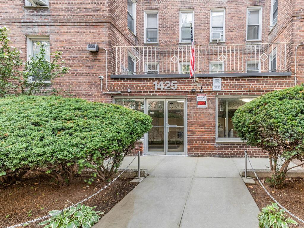 Property for Sale at 1425 Thieriot Avenue 6C, Bronx, New York - Bedrooms: 2 
Bathrooms: 1 
Rooms: 4  - $129,999