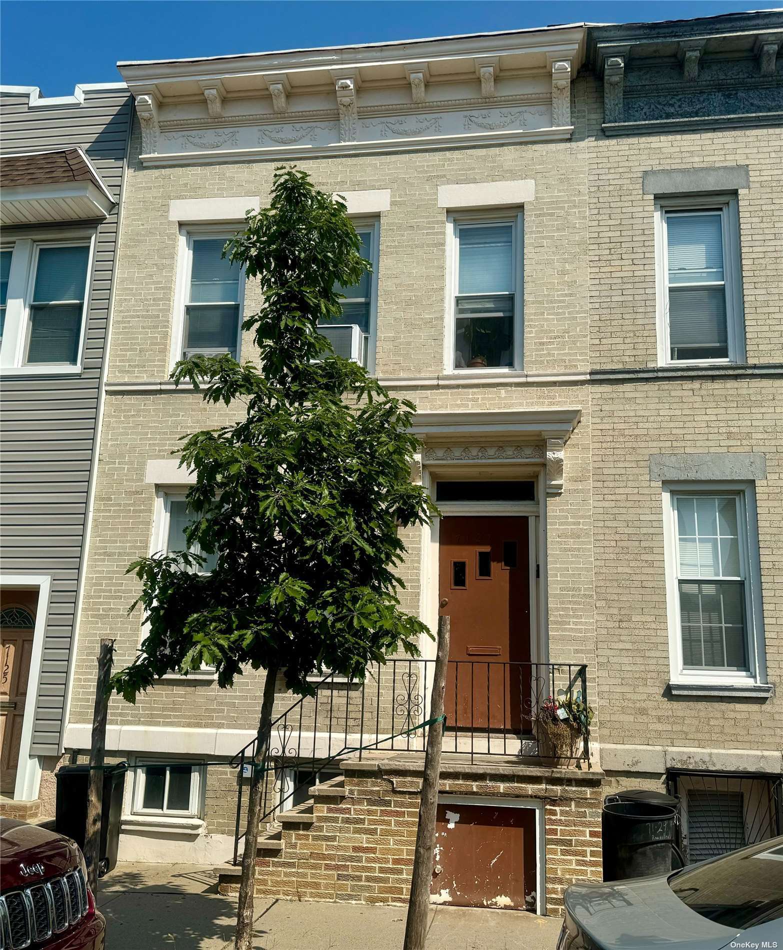 Property for Sale at 7127 71st Place Pl, Glendale, Queens, NY - Bedrooms: 5 
Bathrooms: 2 
Rooms: 11  - $1,099,000