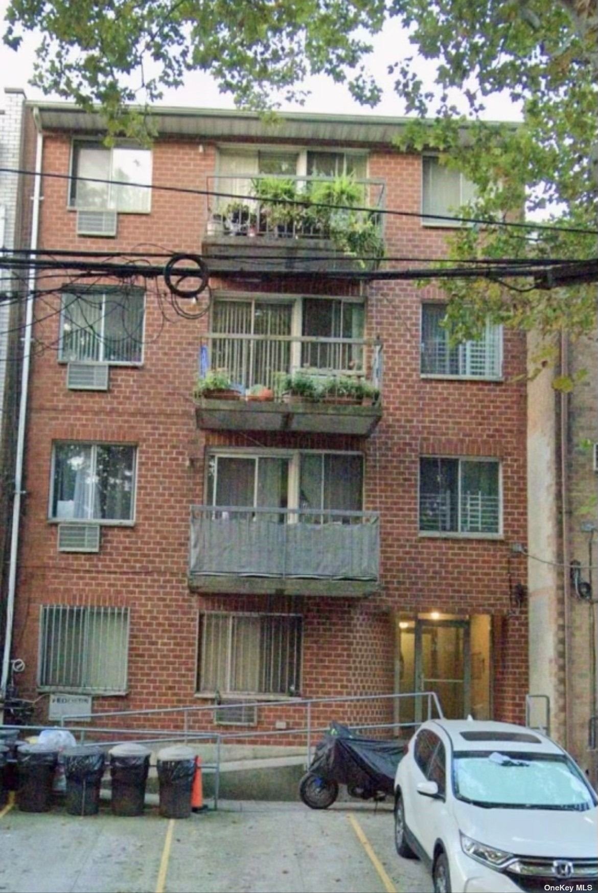 7616 Grand Central Parkway 2A, Forest Hills, Queens, NY - 2 Bedrooms  
1 Bathrooms  
4 Rooms - 