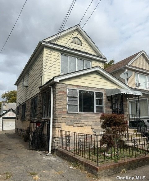 Property for Sale at 19027 118th Road, Saint Albans, Queens, NY - Bedrooms: 3 
Bathrooms: 1 
Rooms: 6  - $520,000