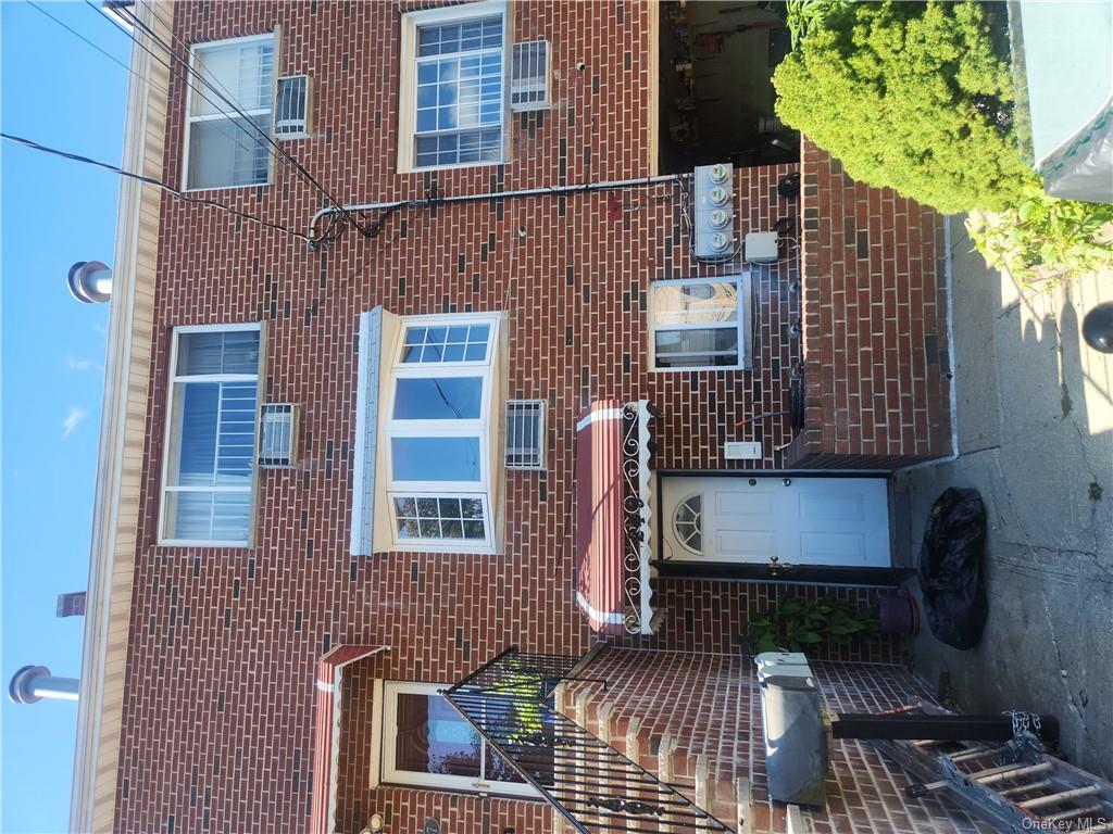 Graff Avenue 1, Bronx, New York - 3 Bedrooms  
2 Bathrooms - 