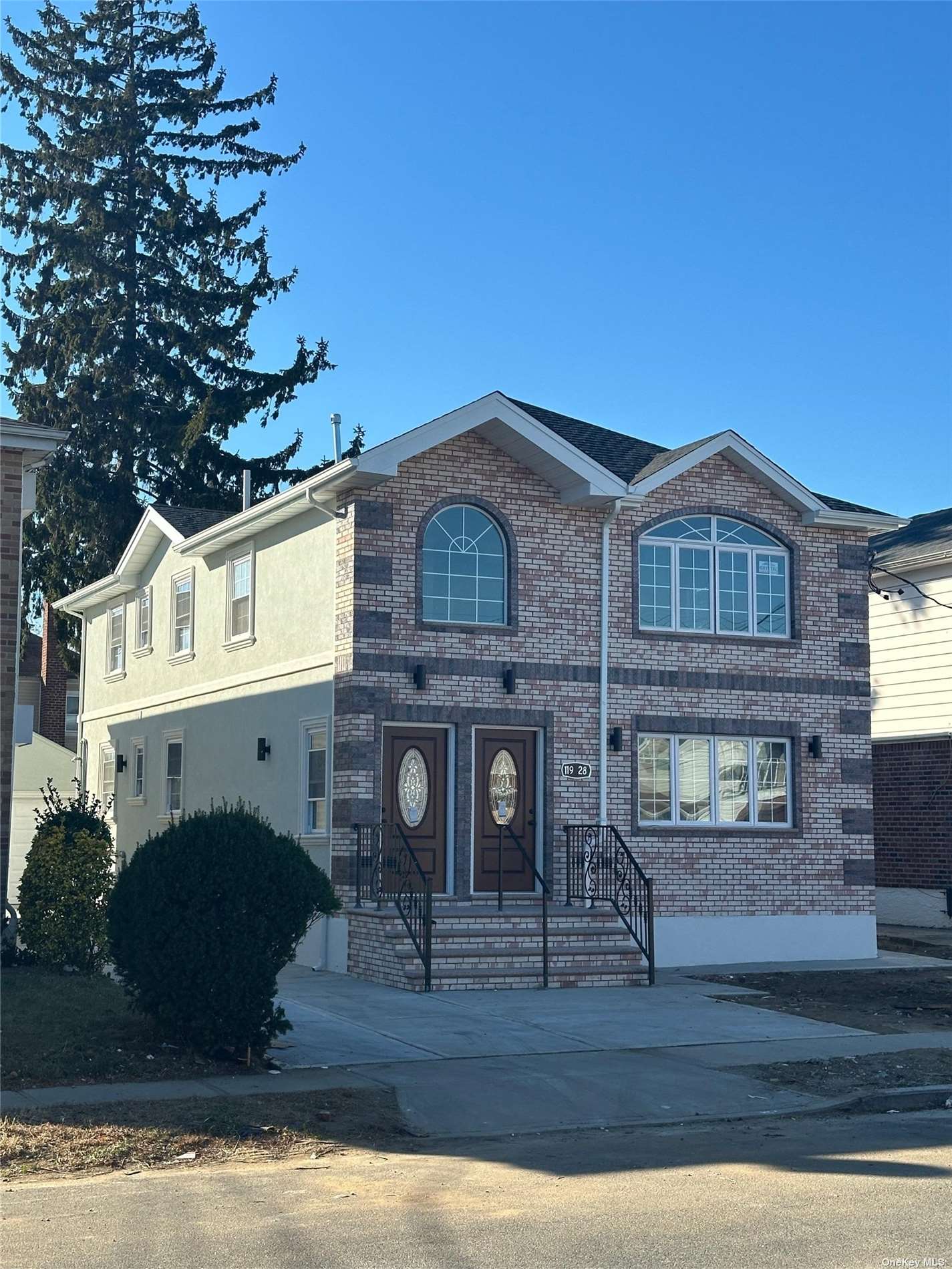 201st Place, Saint Albans, Queens, NY - 6 Bedrooms  
5 Bathrooms  
12 Rooms - 