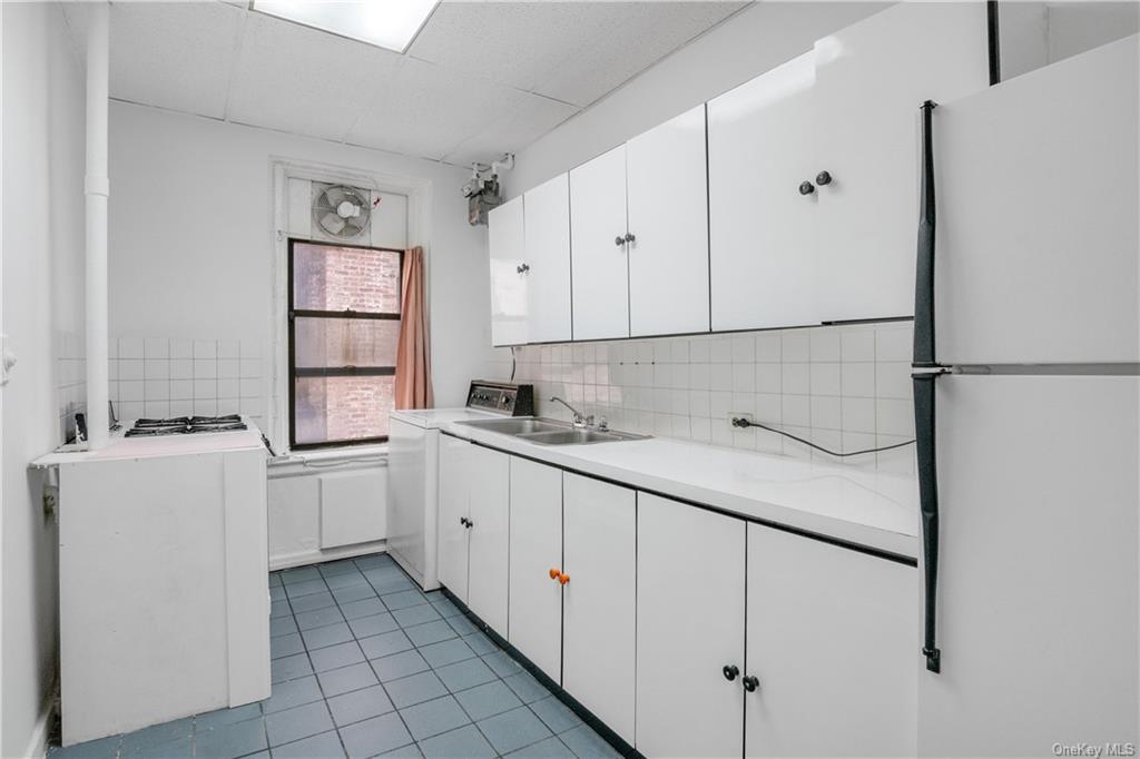 3281 Hull Avenue 9, Bronx, New York - 1 Bedrooms  
1 Bathrooms  
4 Rooms - 