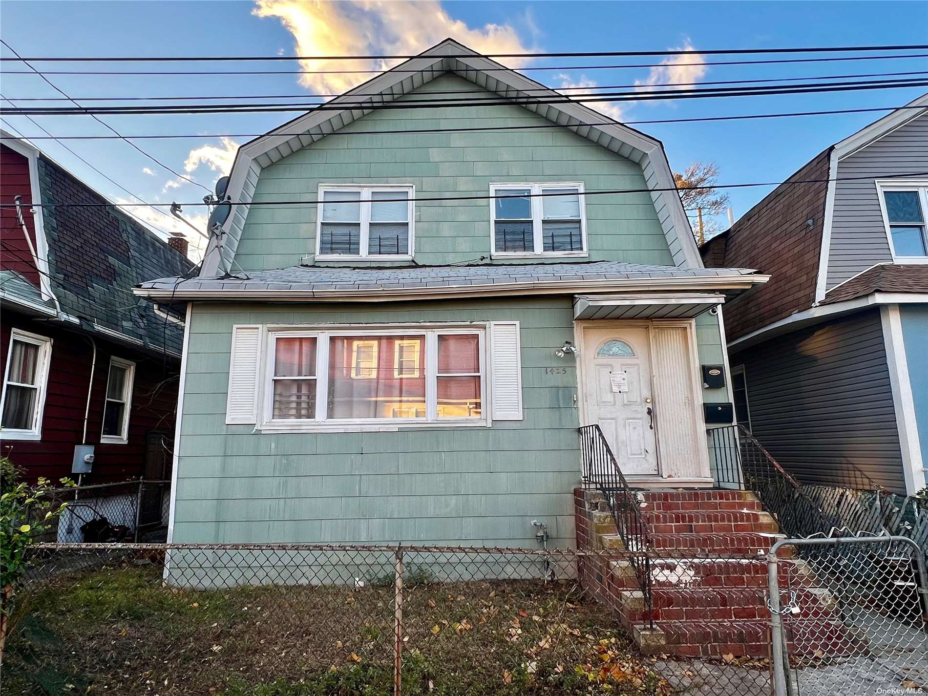 1425 Pearl Street, Far Rockaway, Queens, NY - 6 Bedrooms  
2 Bathrooms  
10 Rooms - 