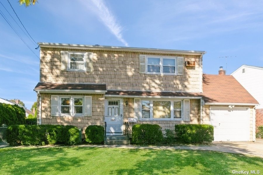 Photo 2 of 32 of 1687 Prospect Avenue house