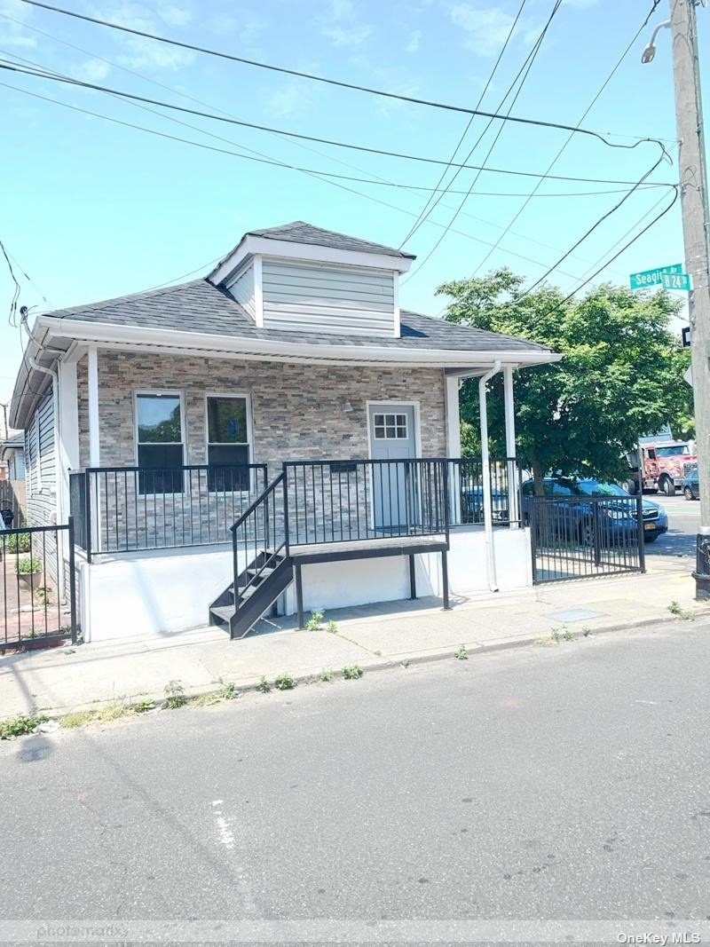 197 Beach 24th Street, Far Rockaway, Queens, NY - 3 Bedrooms  
1 Bathrooms  
5 Rooms - 