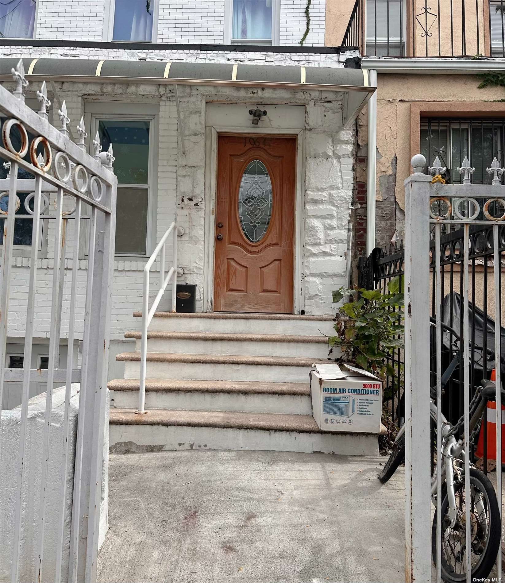 Rental Property at Union Hall Street, Jamaica, Queens, NY - Bedrooms: 3 
Bathrooms: 1 
Rooms: 6  - $3,000 MO.