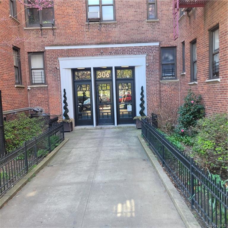 Property for Sale at 306 Mosholu Parkway 5C, Bronx, New York - Bathrooms: 1 
Rooms: 3  - $105,000
