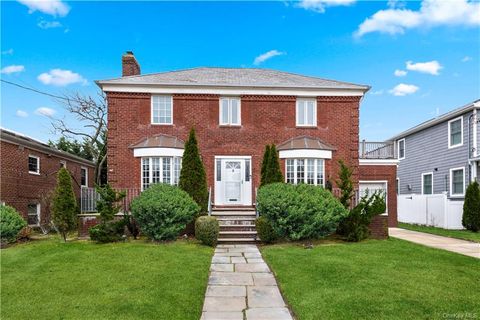 Homes For Sale - 251 Beach 140th Street<br/> Queens County, Rockaway Park, NY 11694