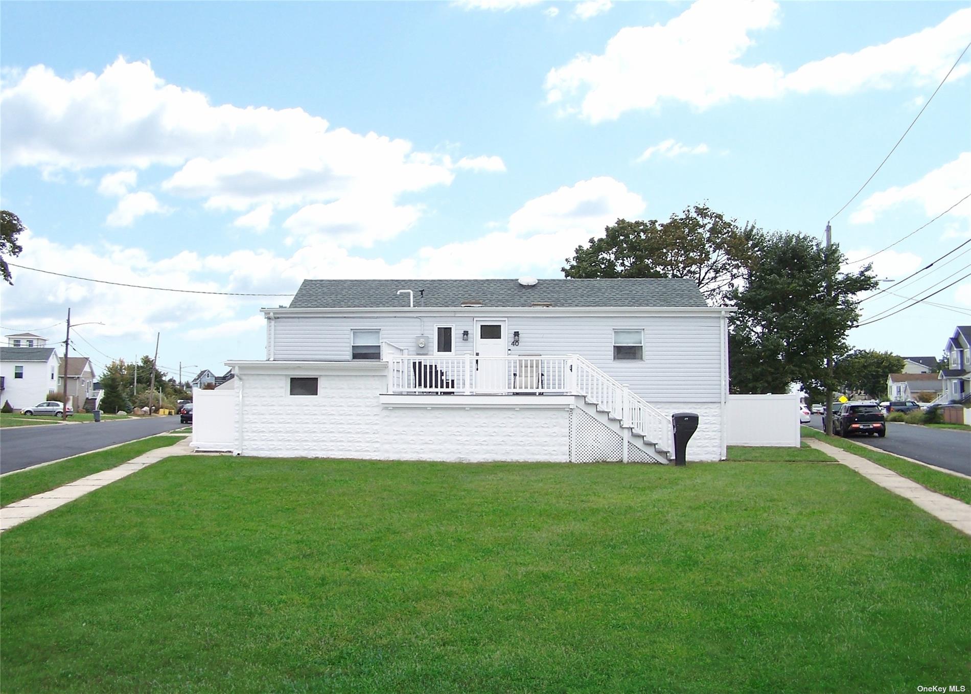 40 E Santa Barbara Road, Lindenhurst, New York image 2