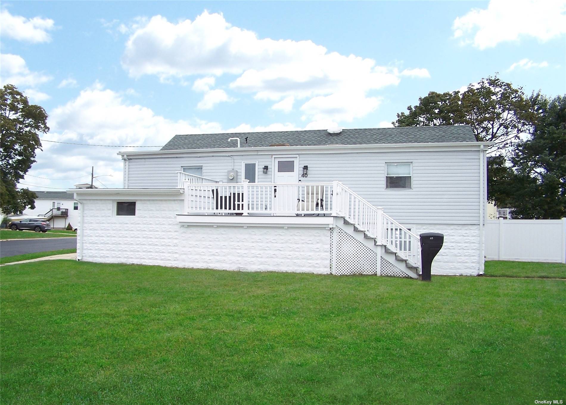 40 E Santa Barbara Road, Lindenhurst, New York image 1