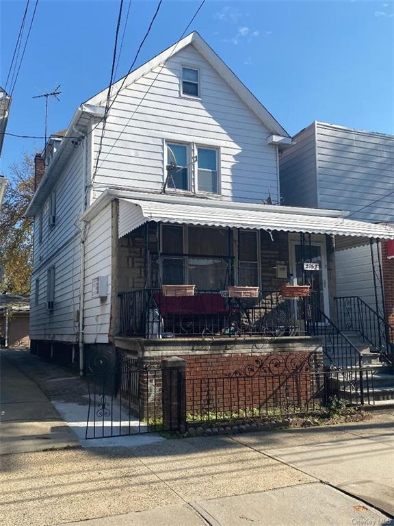 Property for Sale at 2752 Fenton Avenue, Bronx, New York - Bedrooms: 5 
Bathrooms: 3 
Rooms: 8  - $779,000