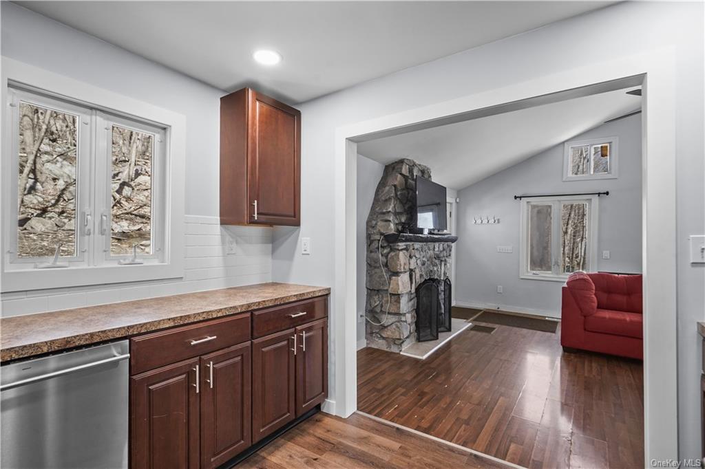 Photo 9 of 31 of 111 Tanglewylde Road house