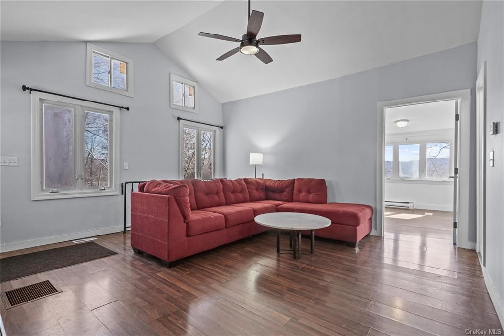 Photo 10 of 31 of 111 Tanglewylde Road house