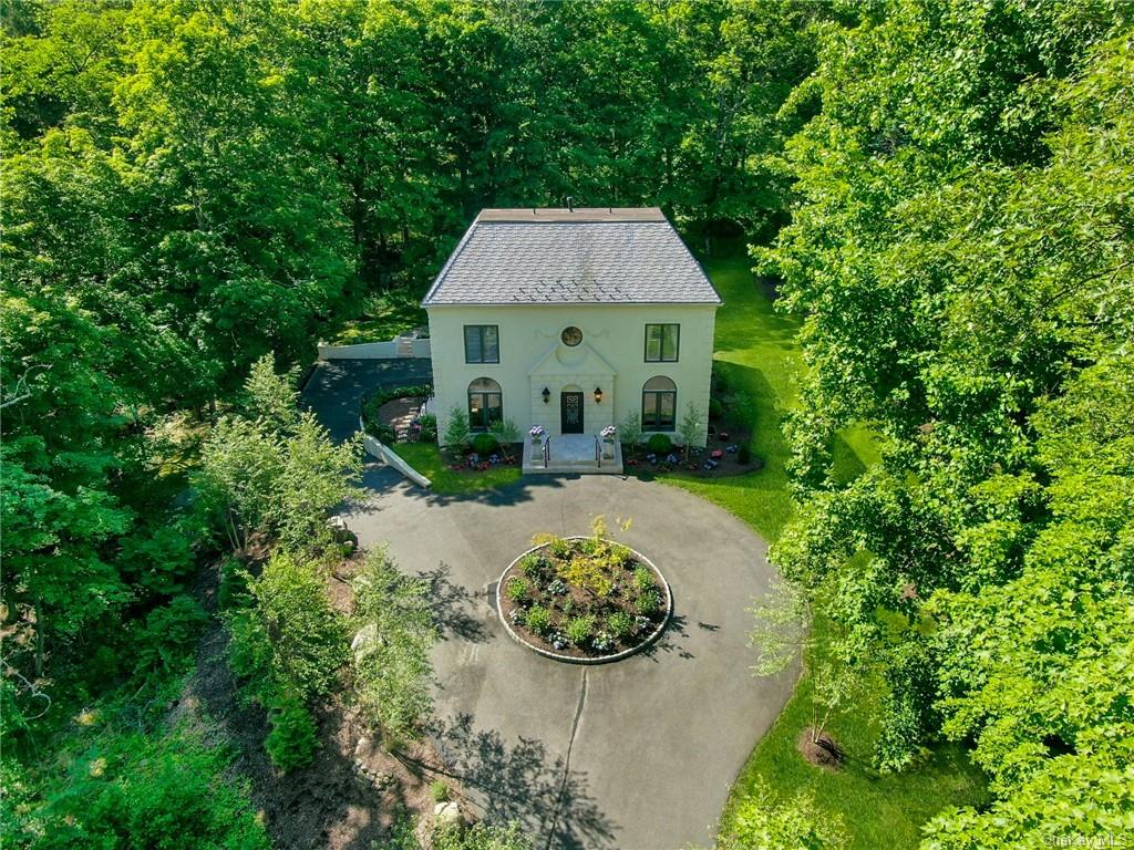 Property for Sale at 27 Pepperidge Road, Tuxedo Park, New York - Bedrooms: 4 
Bathrooms: 4 
Rooms: 10  - $1,795,000