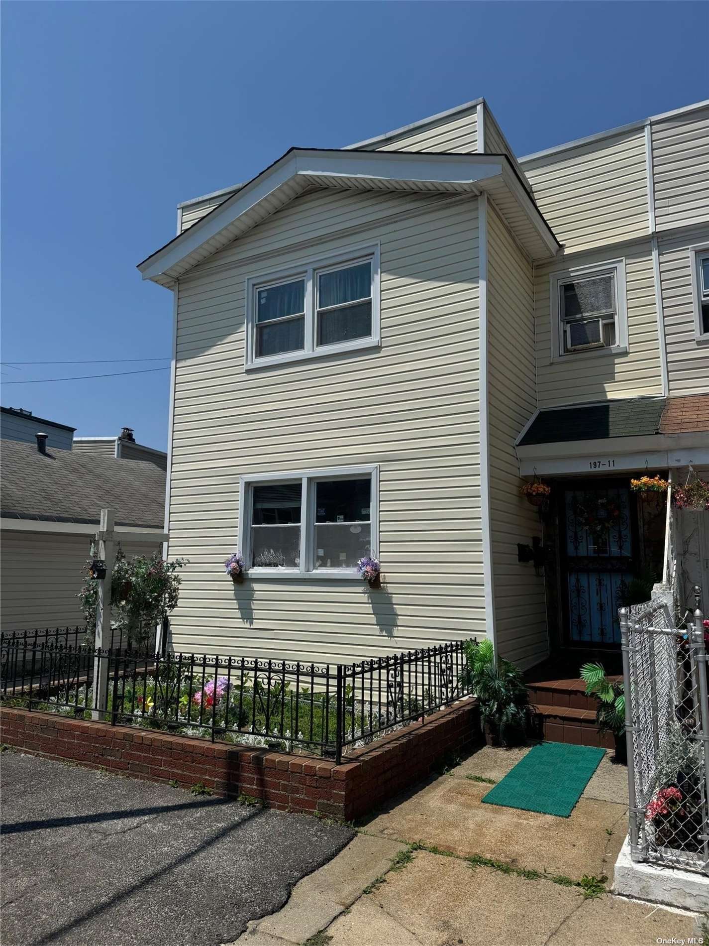 Property for Sale at 19711 91st Road, Hollis, Queens, NY - Bedrooms: 5 
Bathrooms: 3 
Rooms: 13  - $940,000