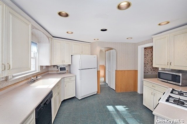 Photo 12 of 24 of 16 Woodbine Avenue house
