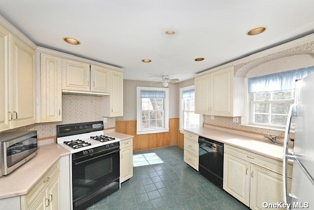 Photo 11 of 24 of 16 Woodbine Avenue house