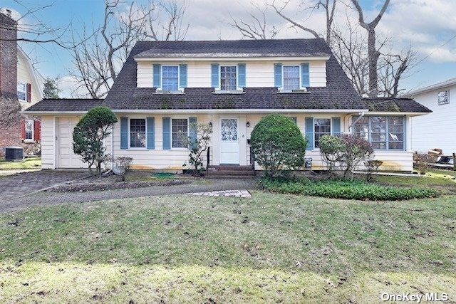 Photo 2 of 24 of 16 Woodbine Avenue house