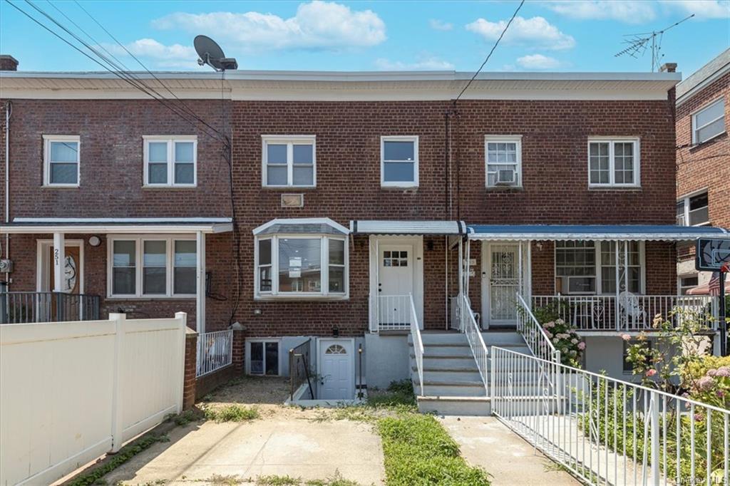 Property for Sale at 253 Swinton Ave Avenue, Bronx, New York - Bedrooms: 3 
Bathrooms: 2 
Rooms: 14  - $729,000