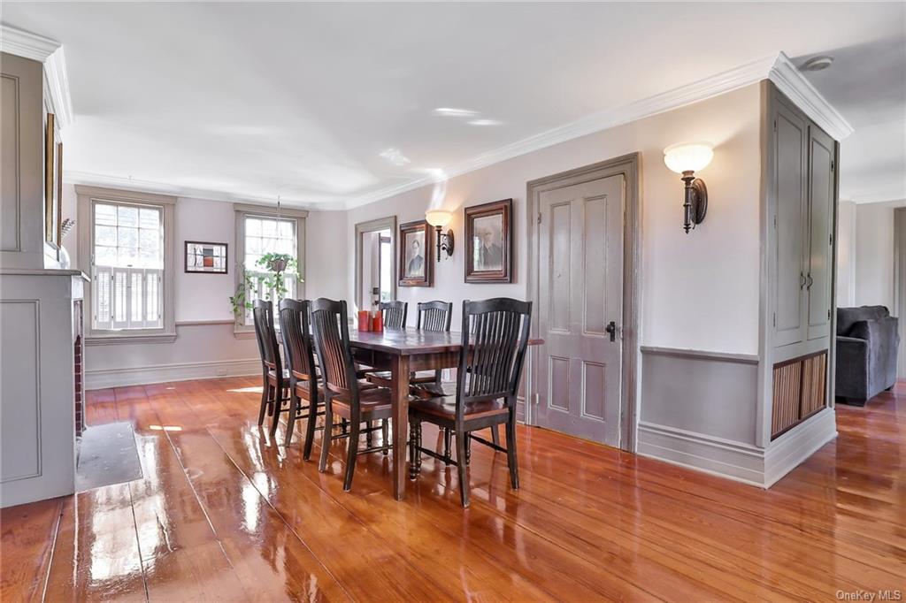 Photo 6 of 36 of 122 Duryea Lane house