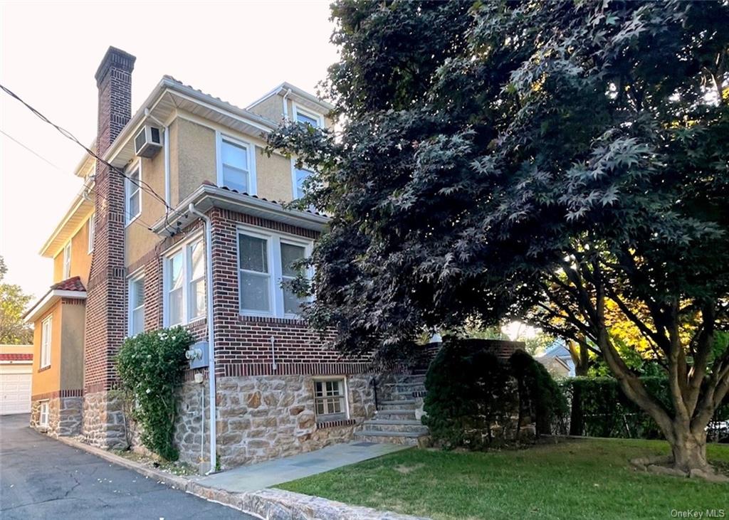 216 Maple Avenue 2nd Fl, Mamaroneck, New York - 2 Bedrooms  
1 Bathrooms  
5 Rooms - 