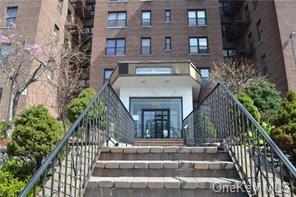 650 Warburton Avenue 4C, Yonkers, New York - 1 Bedrooms  
1 Bathrooms  
4 Rooms - 