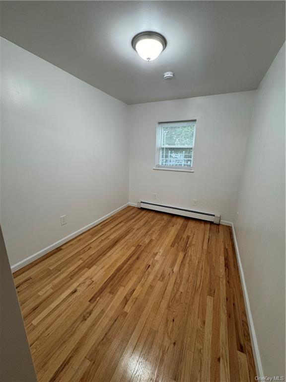 Unionport Road 2, Bronx, New York - 3 Bedrooms  
1 Bathrooms - 