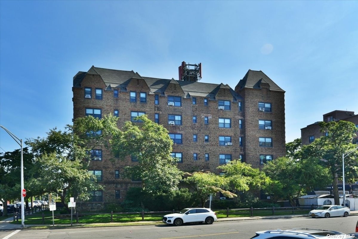 141 Woodmere Boulevard #4B, Woodmere, New York image 1