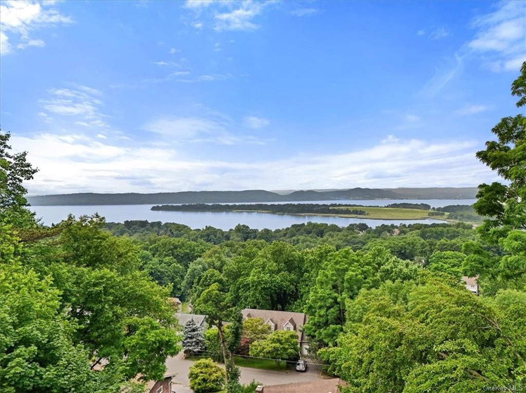 Property for Sale at 145 Cedar Lane, Ossining, New York - Bedrooms: 5 
Bathrooms: 5 
Rooms: 10  - $1,100,000