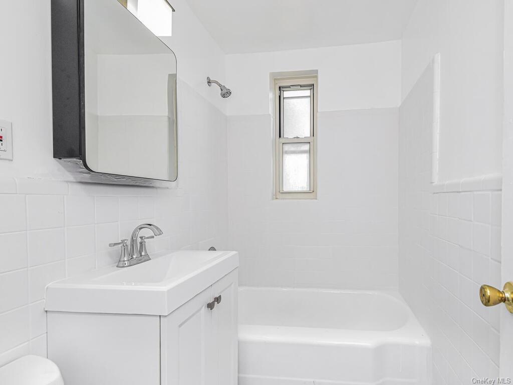 Photo 7 of 17 of 125 Bronx River Road 2D co-op property