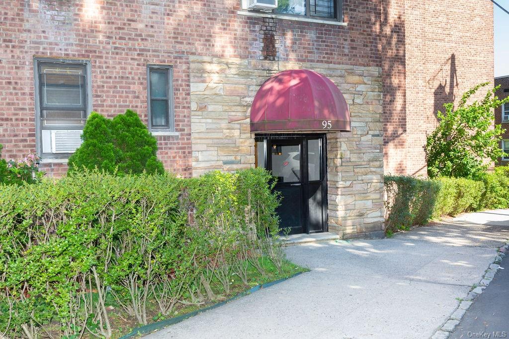 Photo 1 of 95 Sedgwick Avenue 6B, Yonkers, New York, $275,000, Web #: 6323960