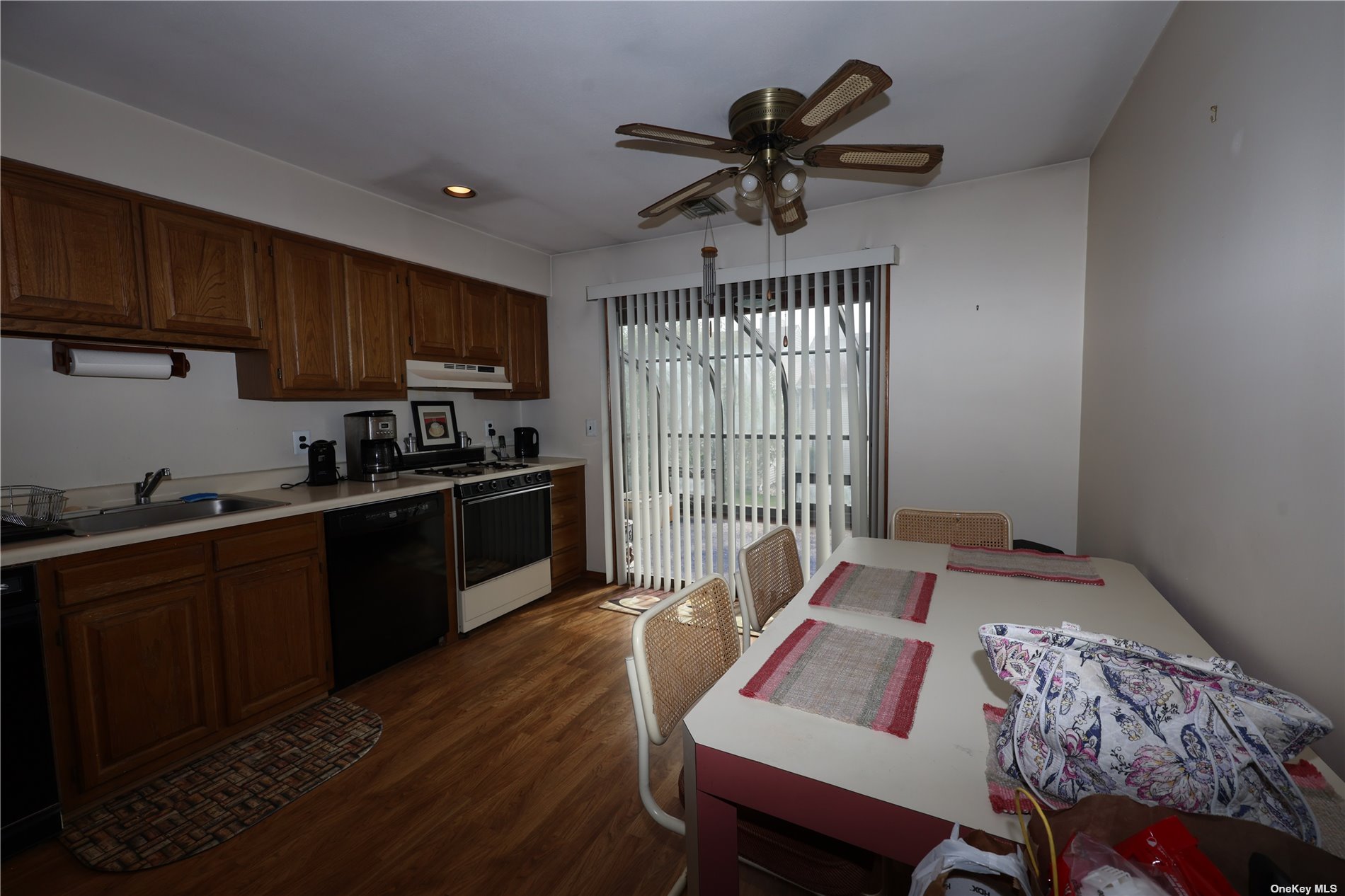 20 Laurel Ave Ave #82, East Islip, New York image 3