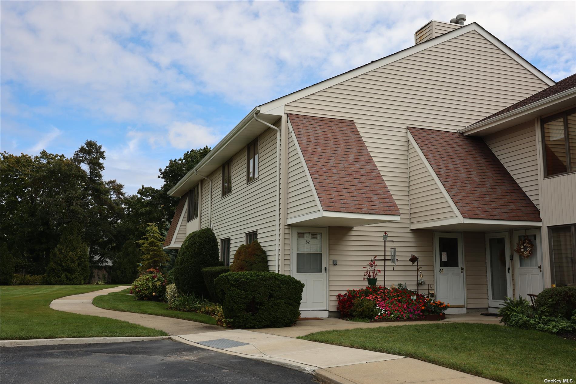 20 Laurel Ave Ave #82, East Islip, New York image 2