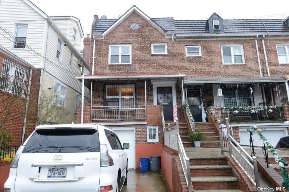 Property for Sale at 10212 62nd Road, Forest Hills, Queens, NY - Bedrooms: 3 
Bathrooms: 3 
Rooms: 5  - $1,200,000