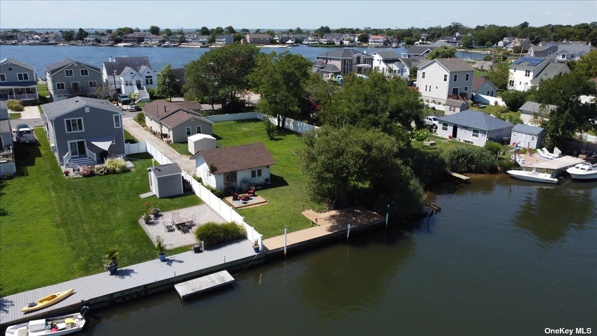 17 Pirates Cove, Amityville, New York image 30