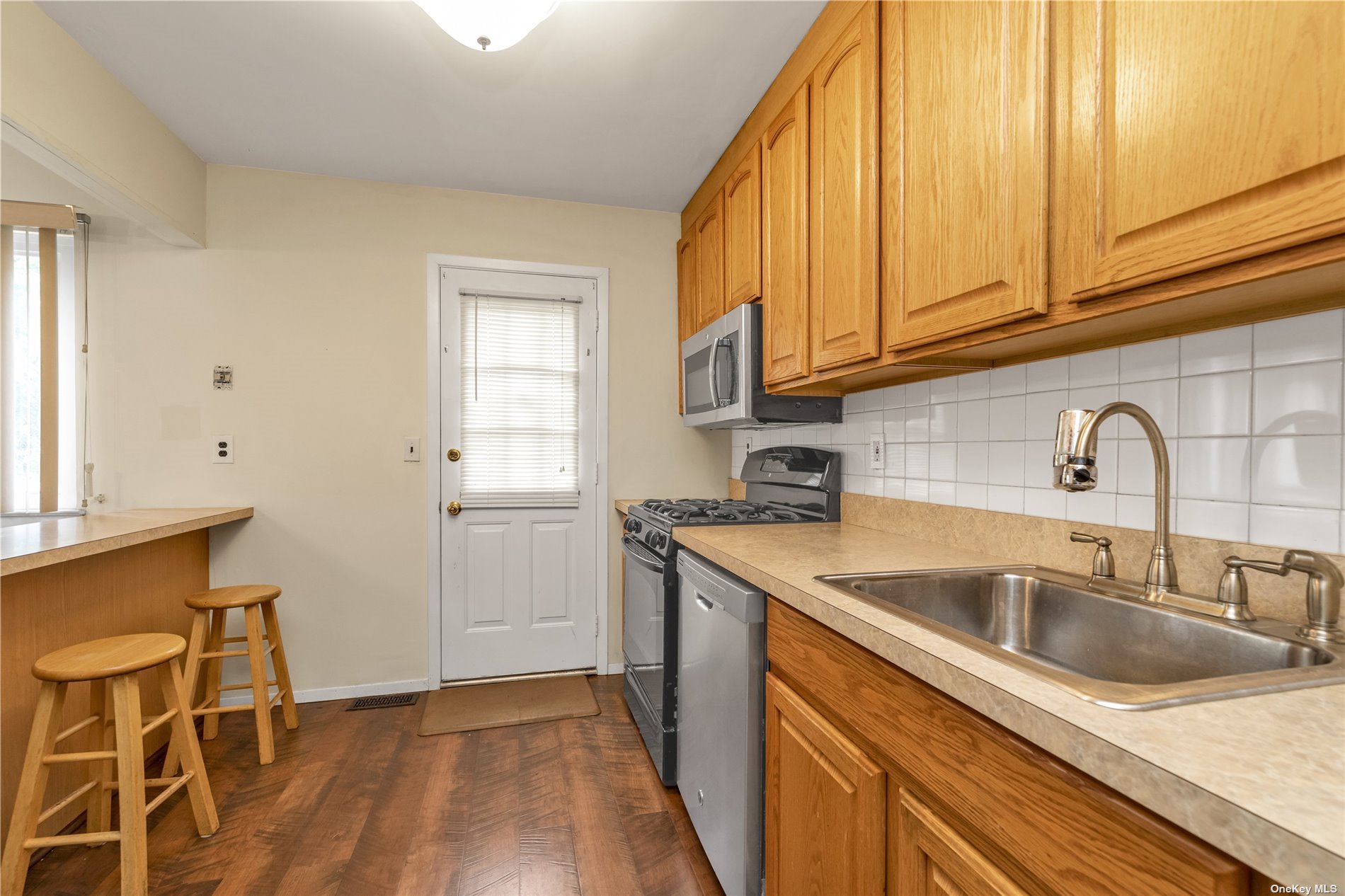 36 Town House Drive #36, Massapequa Park, New York image 5