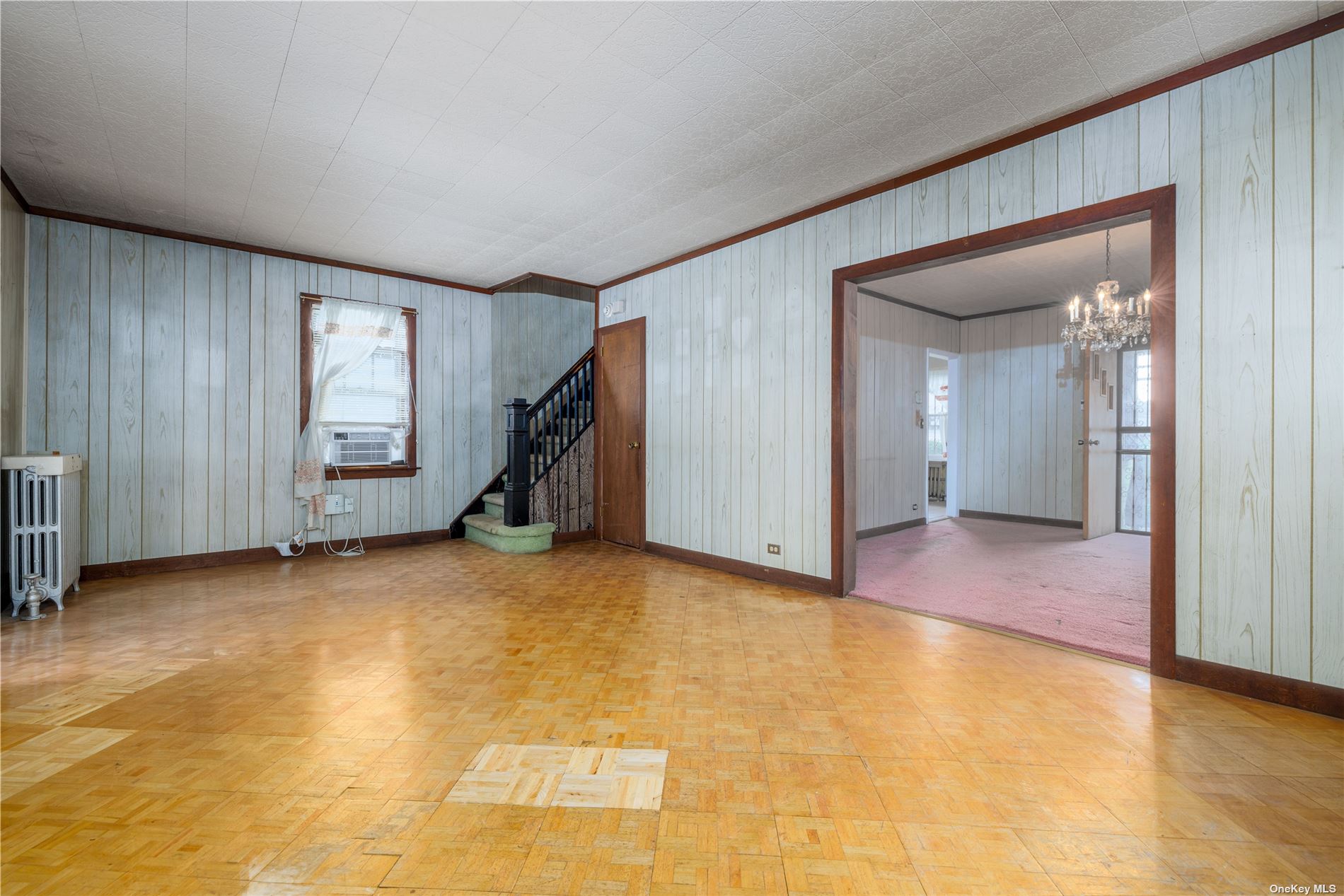 Photo 5 of 20 of 208-15 100th Avenue house