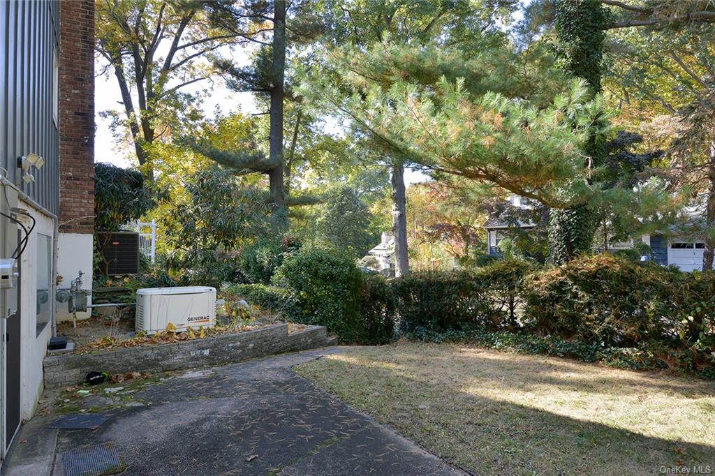 51 Southfield Road, Glen Cove, New York image 3