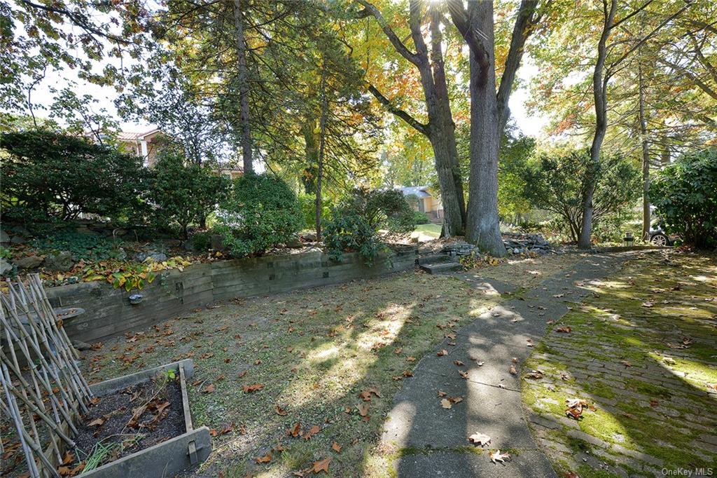 51 Southfield Road, Glen Cove, New York image 4