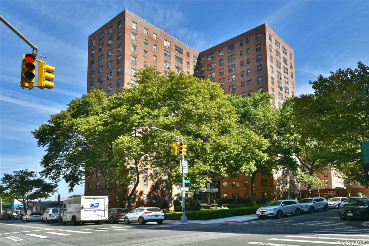 Property for Sale at 9905 63rd Drive Dr 11Q, Rego Park, Queens, NY - Bedrooms: 2 
Bathrooms: 1 
Rooms: 6  - $369,000