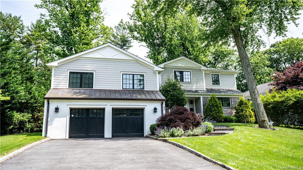 42 Paddington Road, Scarsdale, New York - 5 Bedrooms  
4 Bathrooms  
10 Rooms - 