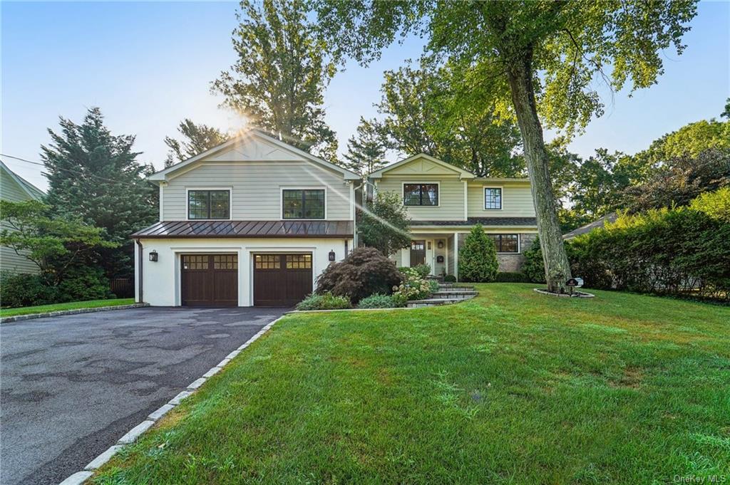 42 Paddington Road, Scarsdale, New York - 5 Bedrooms  
4 Bathrooms  
10 Rooms - 