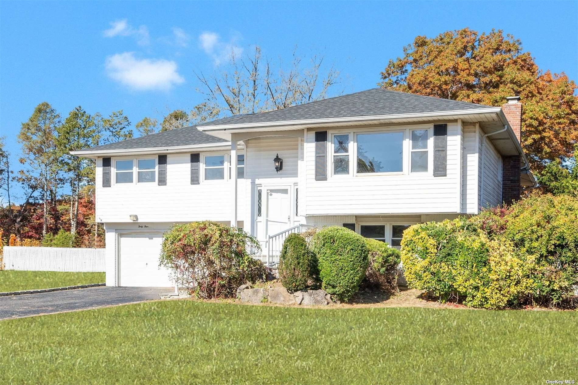 44 Peppermint Road, Commack, New York image 1